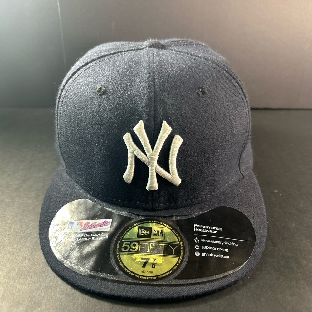 New York Yankees New Era Fitted 7 7/8 Brand New NWT MLB NYY Embroidered Logo